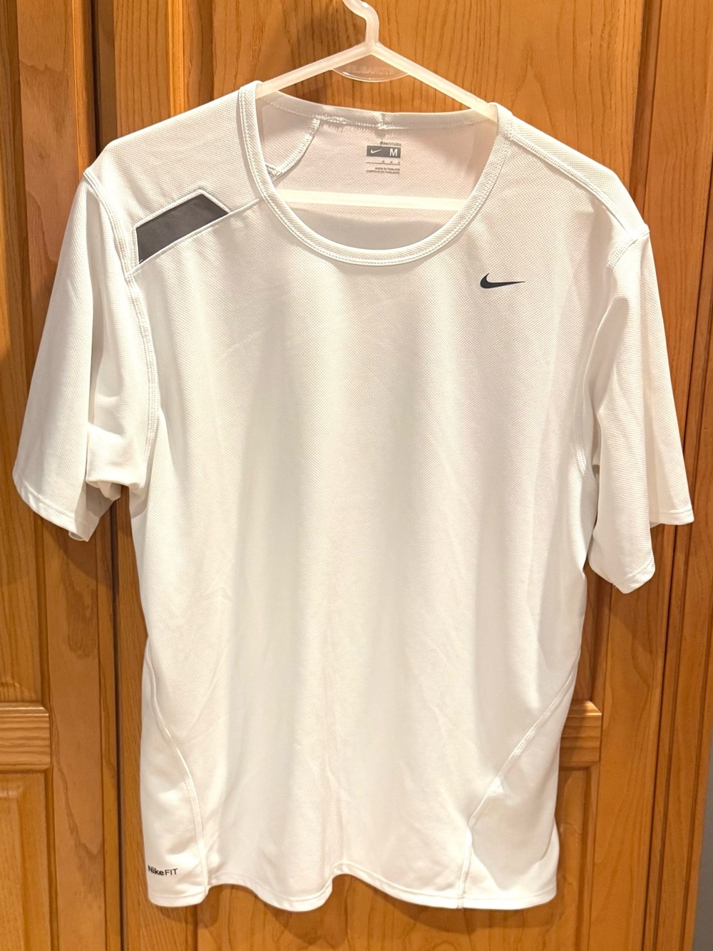 Nike Dri-FIT White Mesh Athletic Short Sleeve Shirt Men’s Size Medium